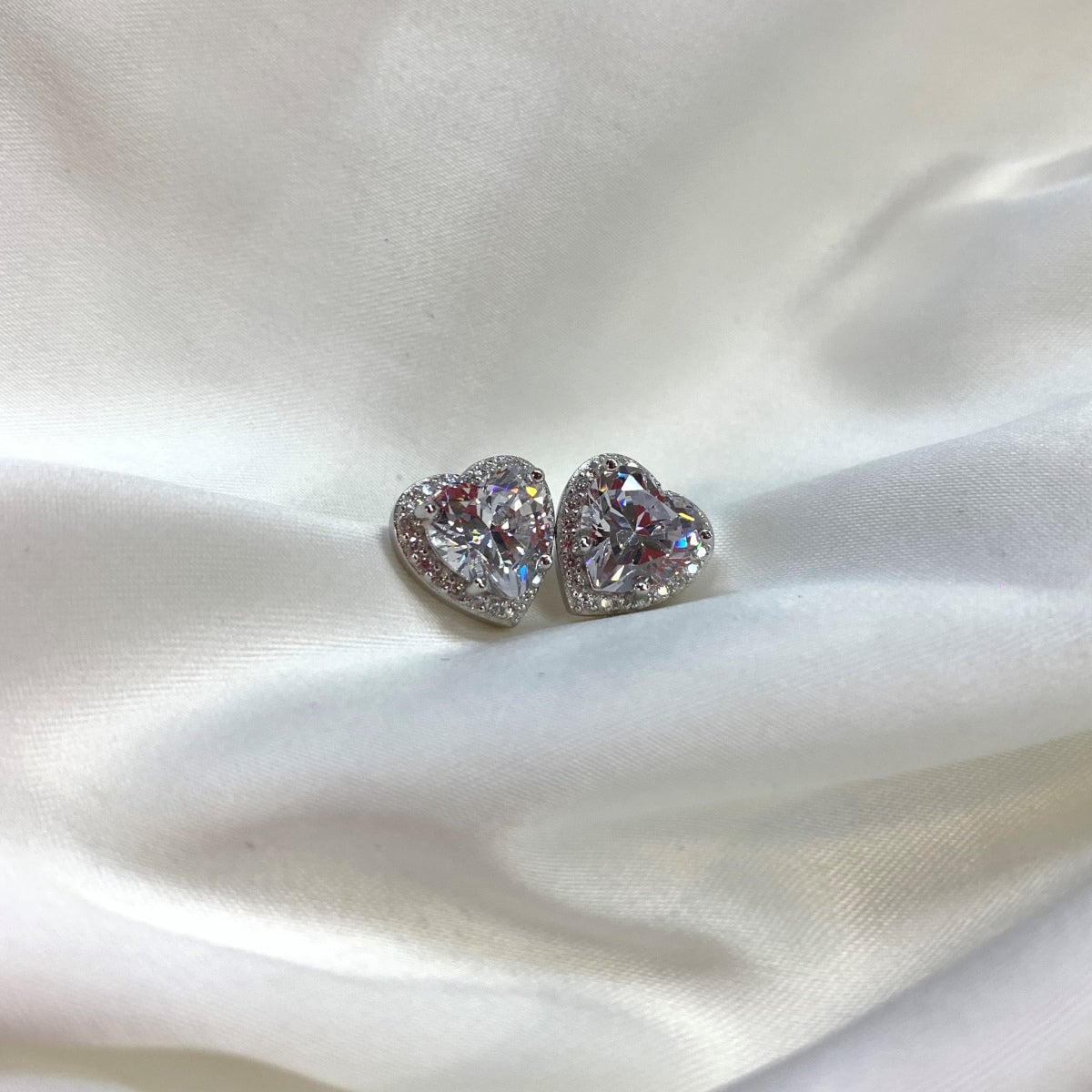 [Kismet Jewels ]Sparkling Heart Shape Lover Earrings