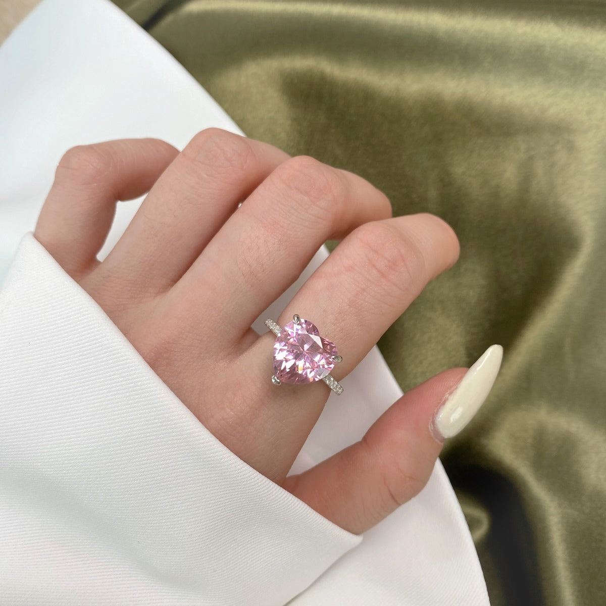 [Kismet Jewels ]6.0 Carat Luxurious Sparkling Romantic Heart Cut Lover Ring
