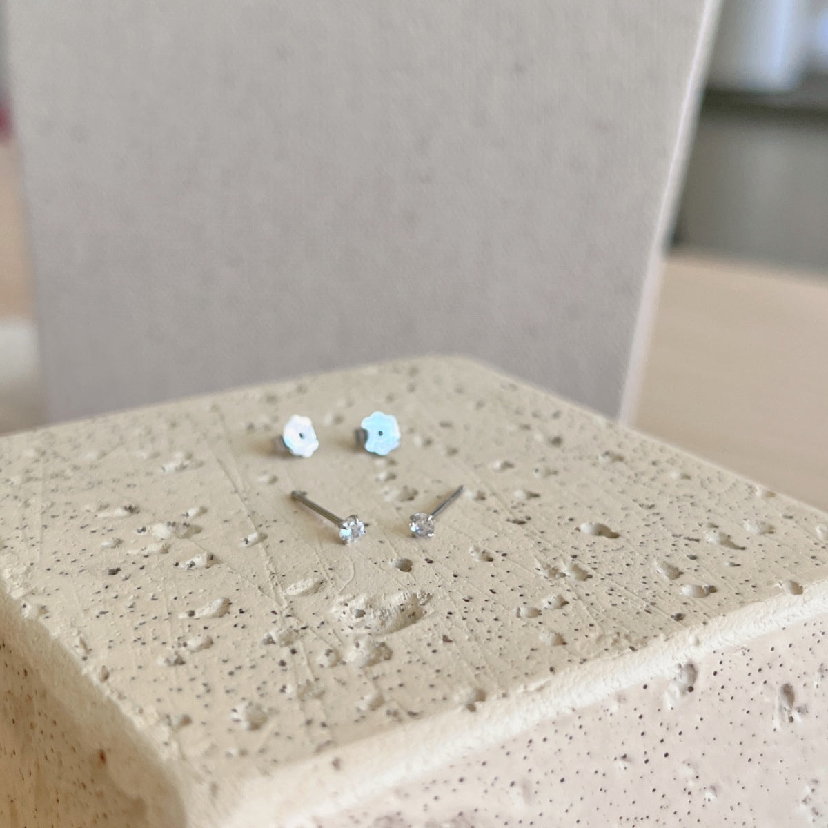 [Kismet Jewels ]Delicate Solitaire Earrings