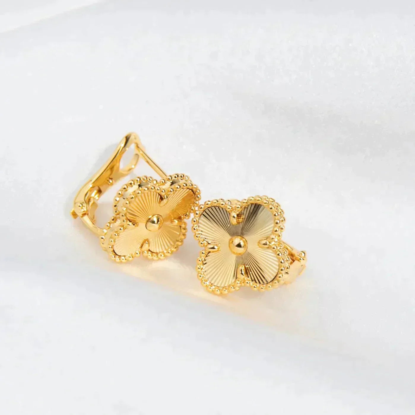 [Kismet Jewels ]CLOVER MEDIUM 1 MOTIFS LASER EARRINGS