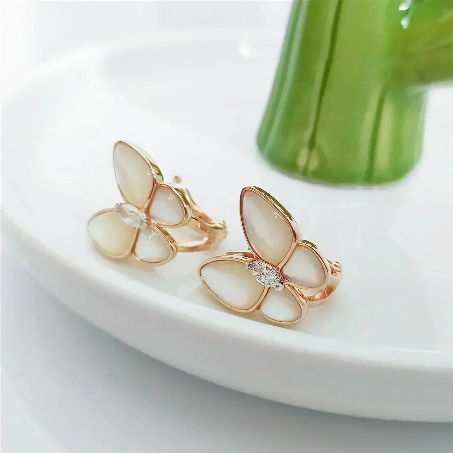 [Kismet Jewels ]BUTTERFLY MOP DIAMOND EARRINGS