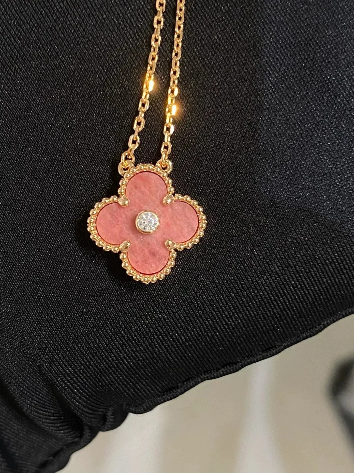 [Kismet Jewels ]CLOVER 15MM DIAMOND RHODONITE NECKLACE