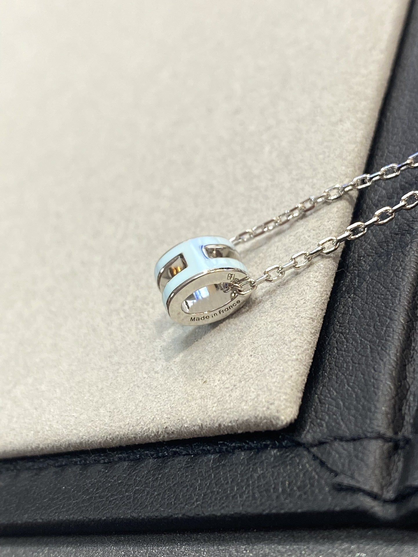 [Kismet Jewels ]POP H LIGHT BLUE NECKLACE