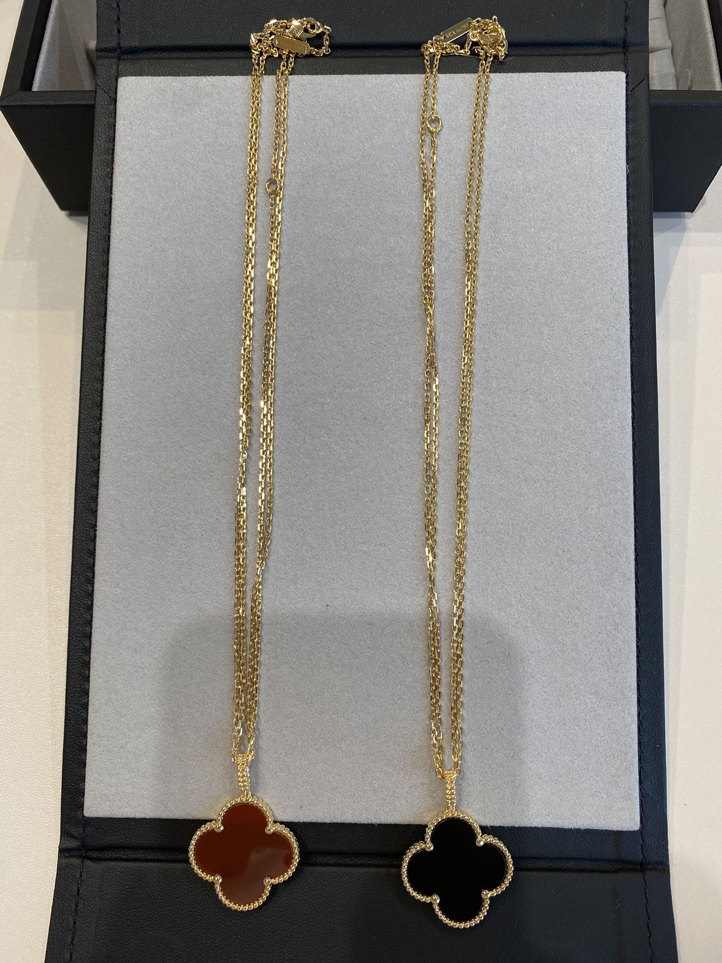 [Kismet Jewels ]CLOVER 25MM NECKLACE GOLD CARNELIAN