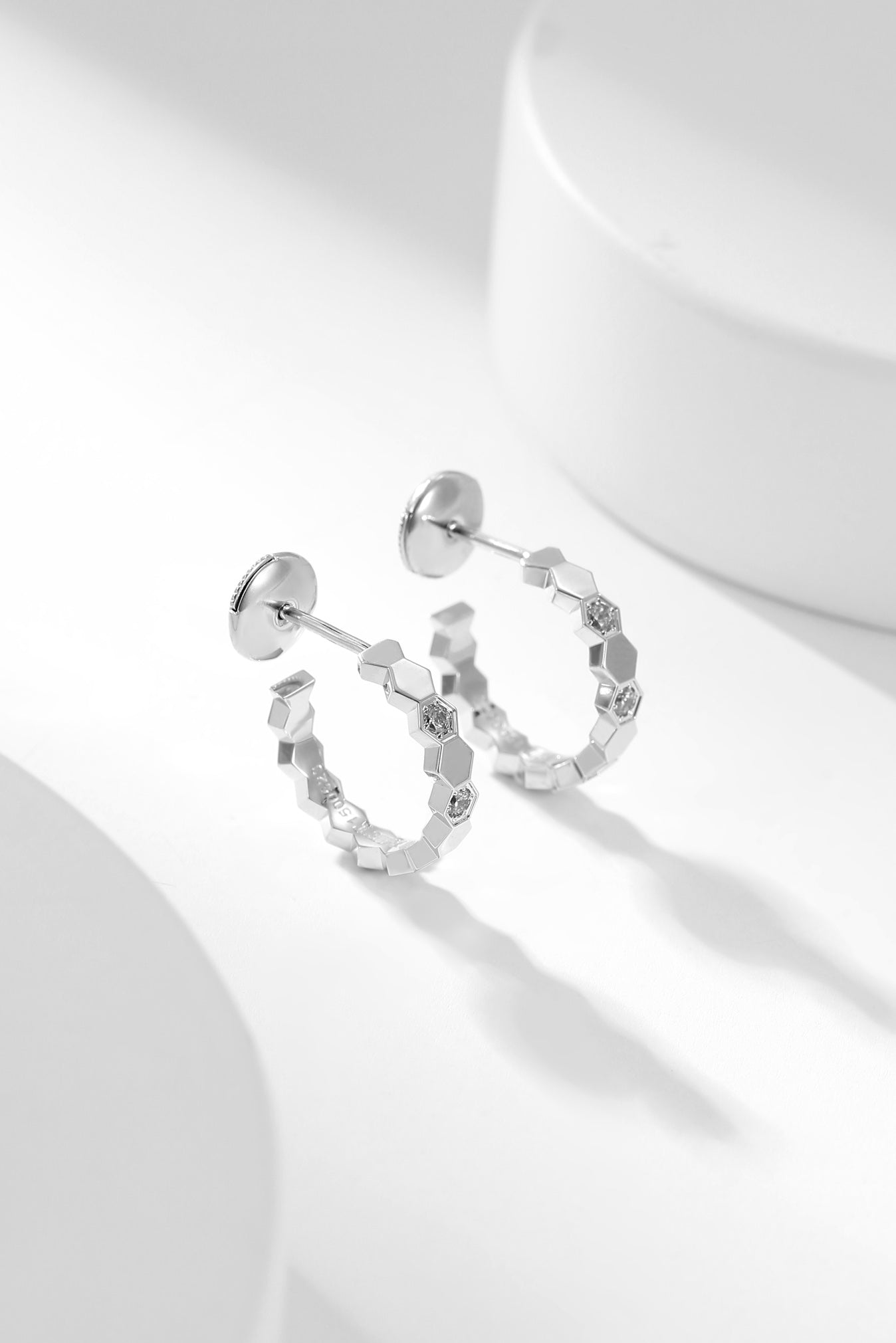 [Kismet Jewels ]BEE LOVE DIAMOND HOOP EARRINGS
