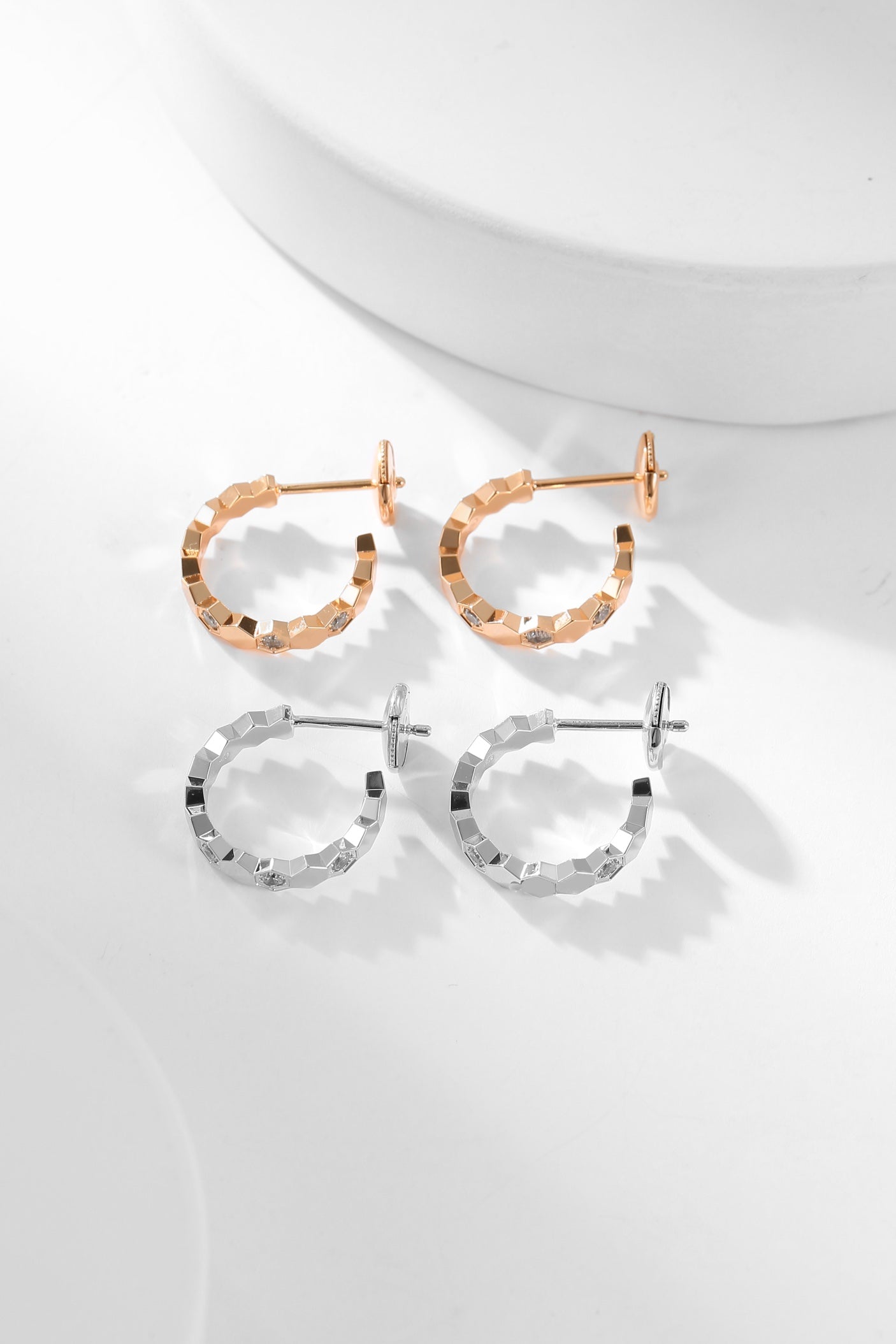 [Kismet Jewels ]BEE LOVE DIAMOND HOOP EARRINGS