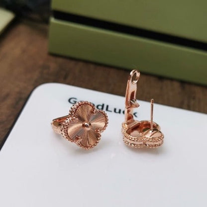 [Kismet Jewels ]CLOVER MEDIUM STUD EARRINGS