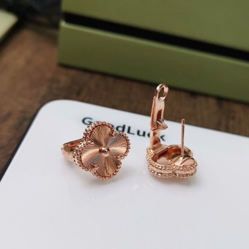 [Kismet Jewels ]CLOVER MEDIUM STUD EARRINGS