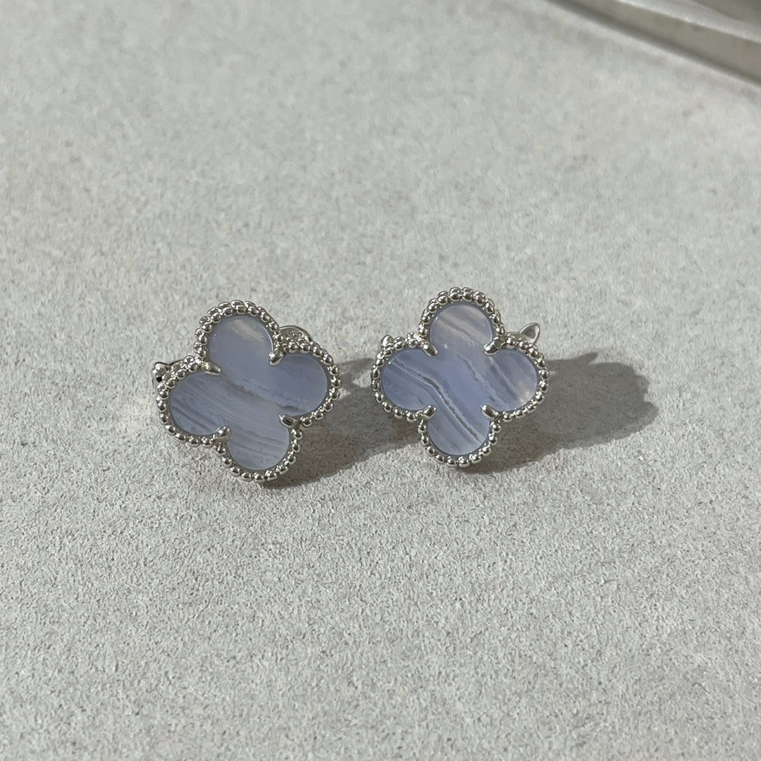 [Kismet Jewels ]CLOVER CHALCEDONY SILVER STUD EARRINGS