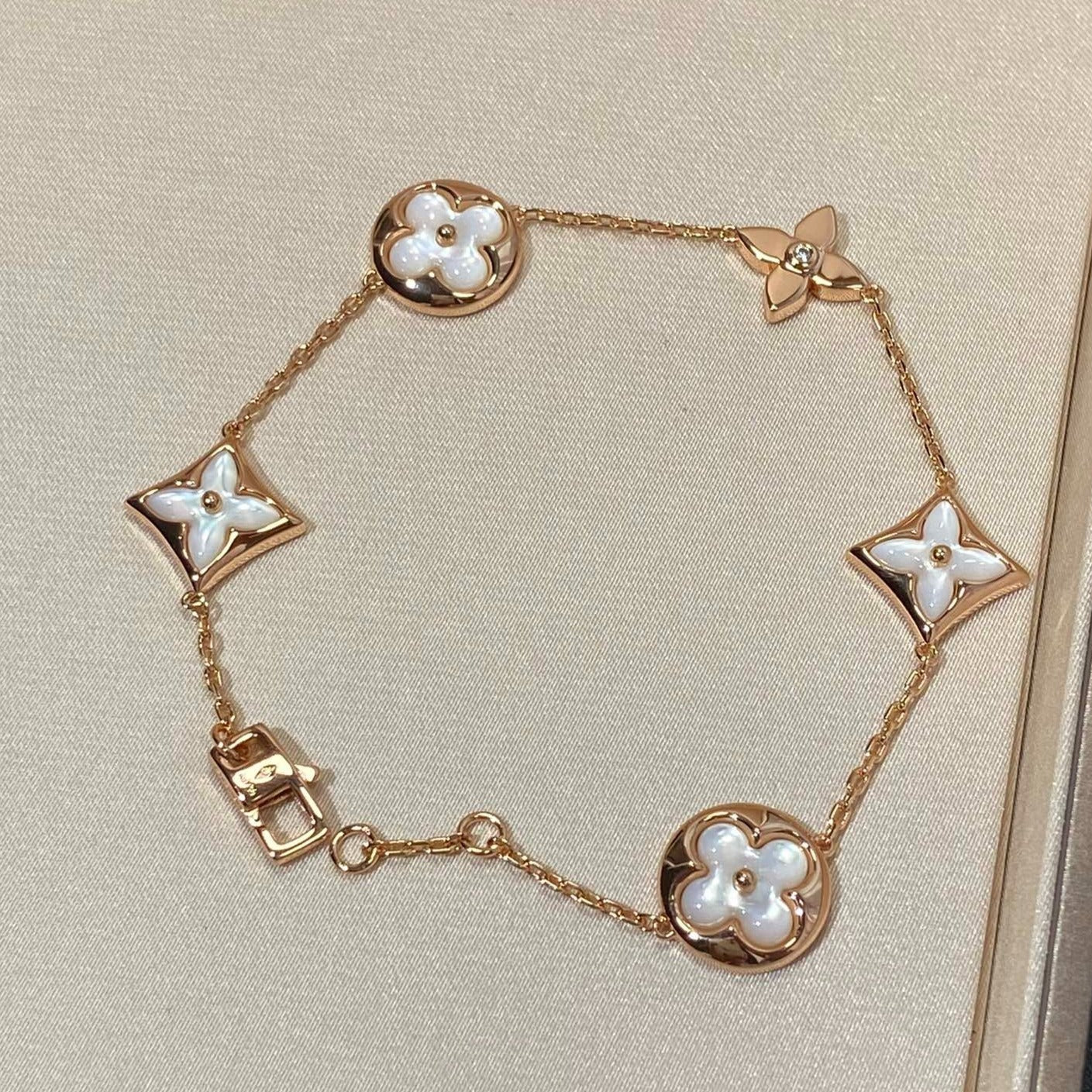 [Kismet Jewels ]STAR AND SUN 5 MOTIF MOP PINK GOLD BRACELET