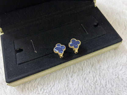 [Kismet Jewels ]CLOVER PIETERSITE MEDIUM STUD EARRINGS