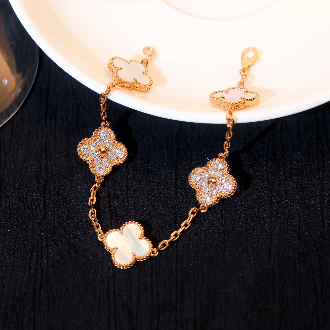 [Kismet Jewels ]CLOVER BRACELET 5 MOTIF WHITE MOP DIAMOND