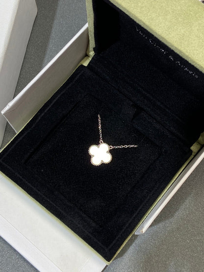 [Kismet Jewels ]CLOVER MEDIUM SILVER WHITE MOP NECKLACE