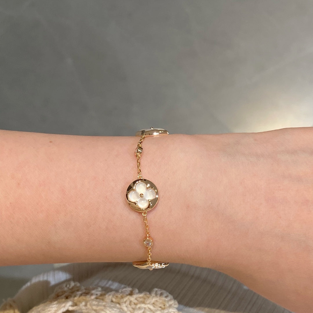 [Kismet Jewels ]STAR AND SUN 4 MOTIF WHITE MOP PINK GOLD BRACELET