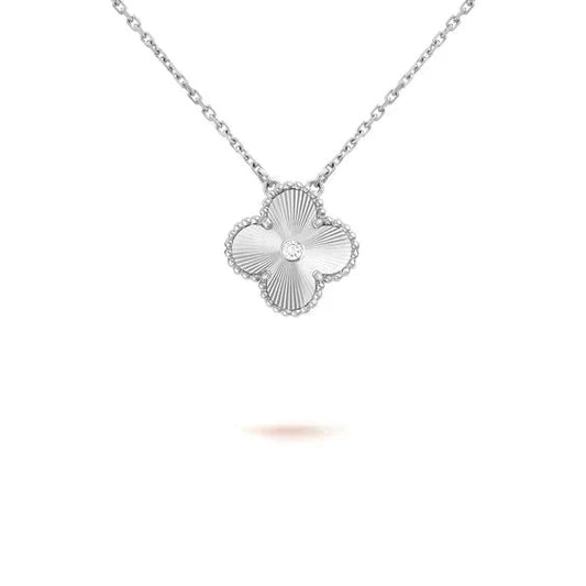 [Kismet Jewels ]CLOVER  15MM DIAMOND LASER NECKLACE SILVER