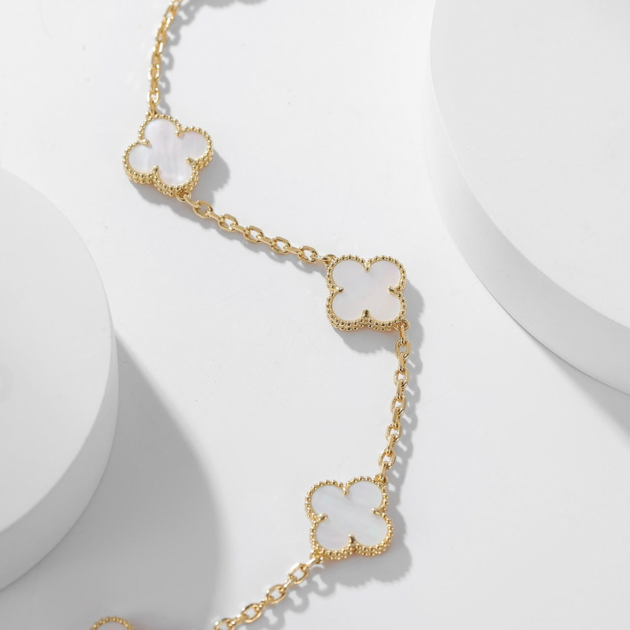 [Kismet Jewels ]CLOVER 10 MOTIFS WHITE MOTHER OF PEARL NECKLACE