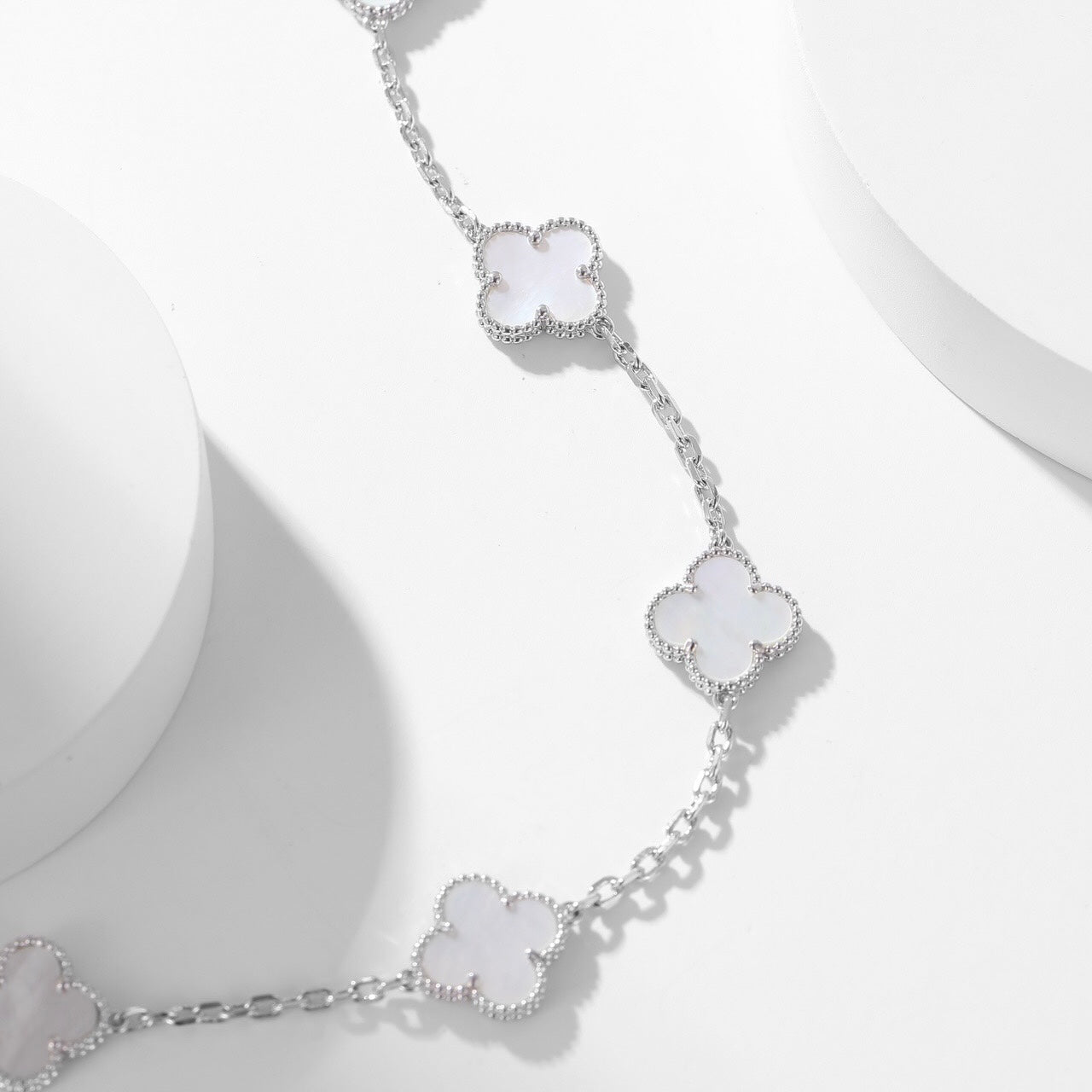 [Kismet Jewels ]CLOVER 10 MOTIFS WHITE MOTHER OF PEARL NECKLACE