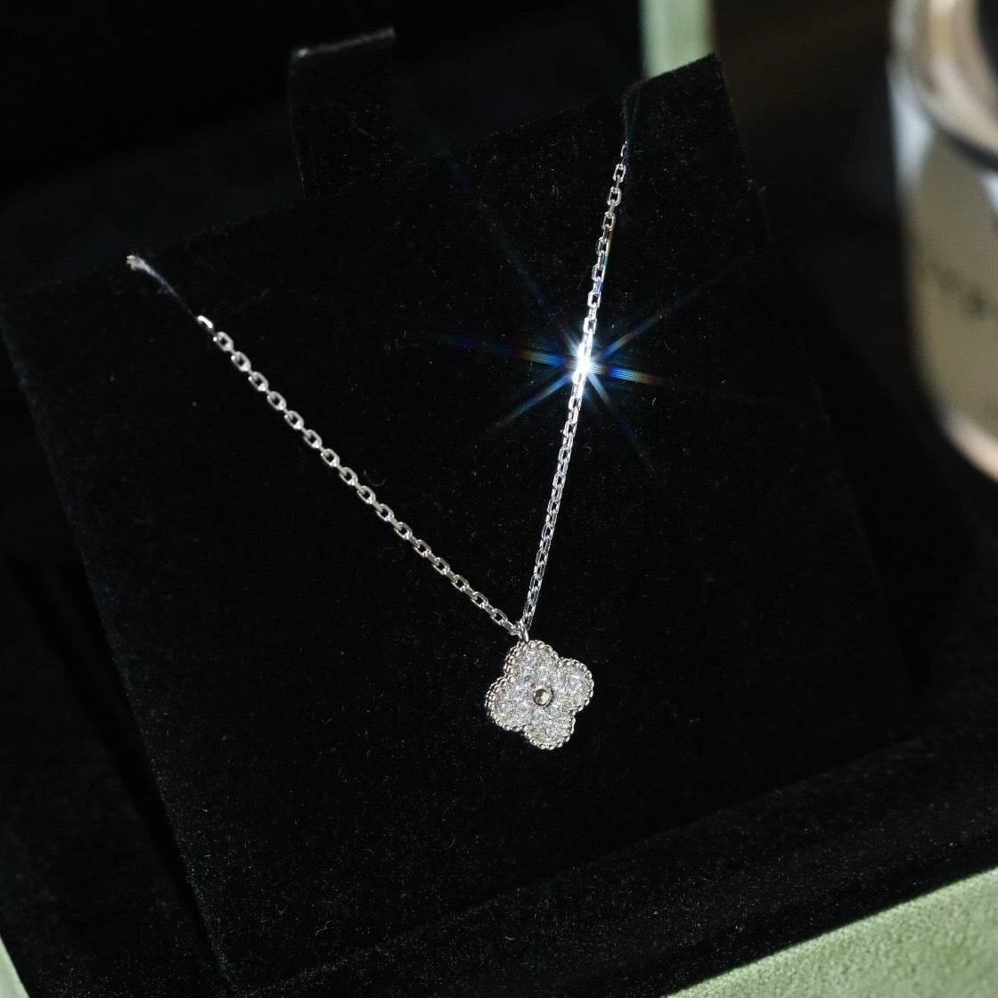 [Kismet Jewels ]CLOVER MINI 9.5MM PENDANT DIAMOND NECKLACE