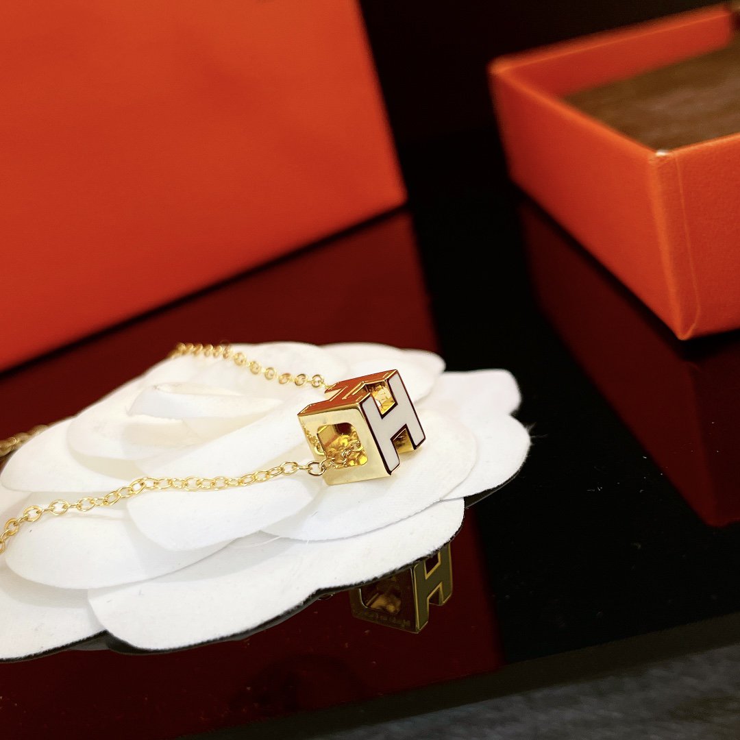 [Kismet Jewels ]H WHITE SQUARE GOLD NECKLACE