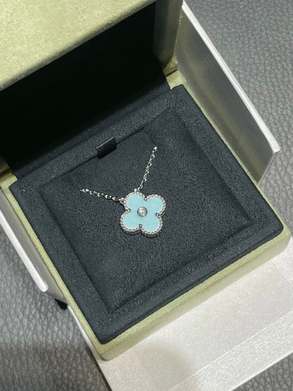 [Kismet Jewels ]CLOVER 1 DIAMOND LIGHT BLUE SILVER NECKLACE