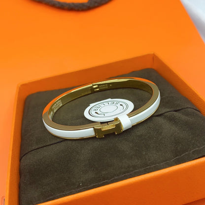 [Kismet Jewels ]CLASSIC HM CLIC WHITE 8MM ENAMEL BRACELET