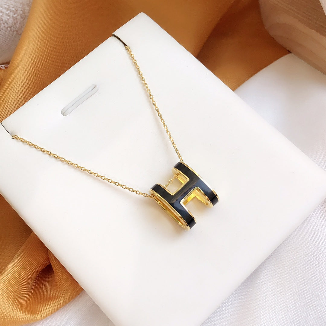 [Kismet Jewels ]HM CLIC BLACK ENAMEL GOLD NECKLACE