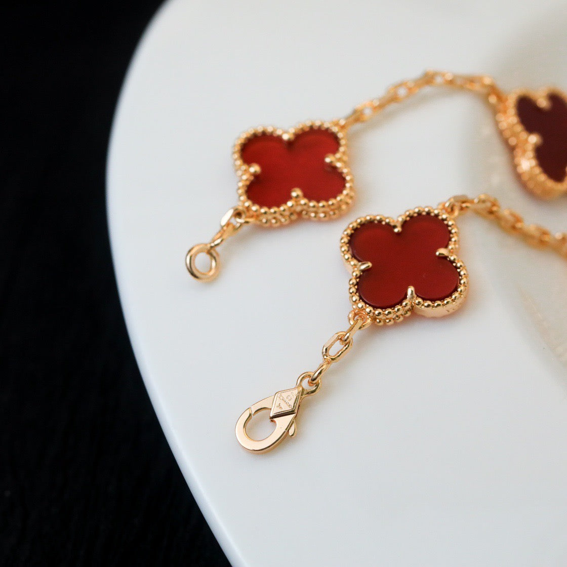 [Kismet Jewels ]CLOVER 5 MOTIFS RED AGATE  BRACELET