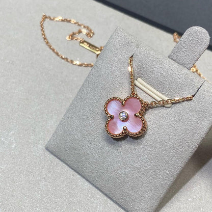 [Kismet Jewels ]CLOVER 15MM DIAMOND PINK MOP NECKLACE